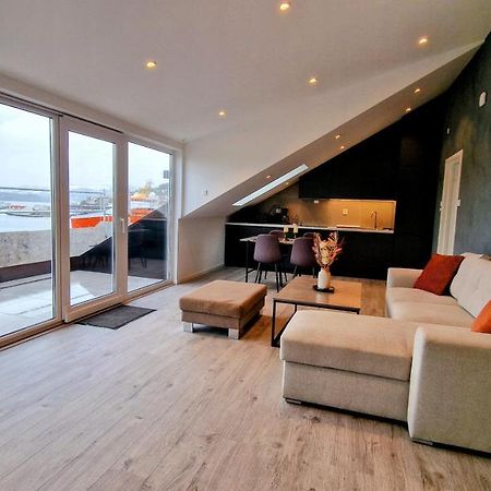 Lovely 2-Bedroom Loft With Panoramic View. Kristiansund Buitenkant foto