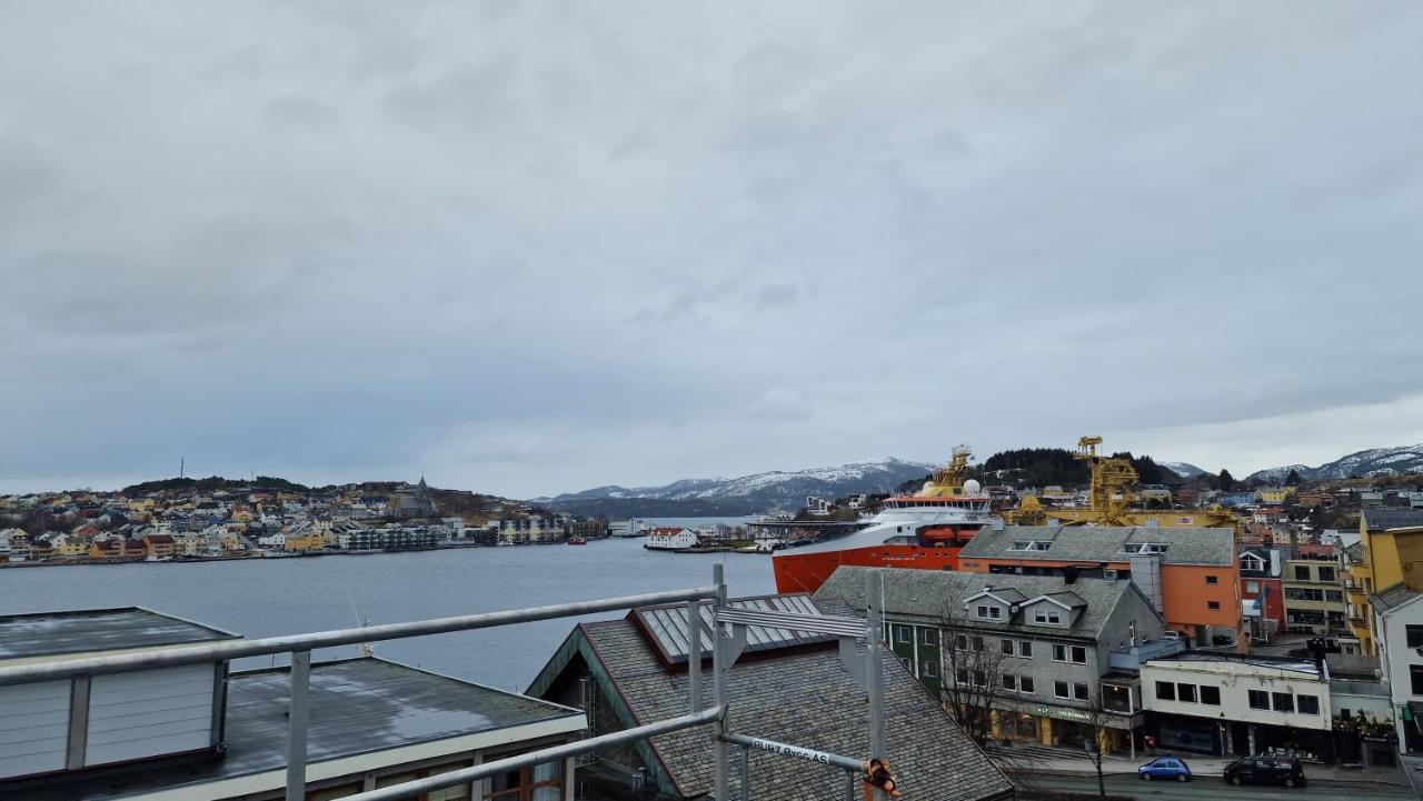 Lovely 2-Bedroom Loft With Panoramic View. Kristiansund Buitenkant foto